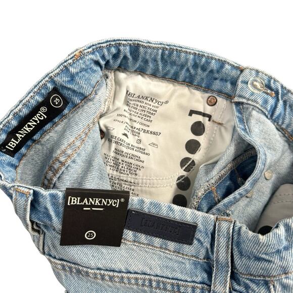 BLANKNYC Womens Light Wash Overlap Fly Cut Off Mom Shorts Size 25 - Picture 8 of 8